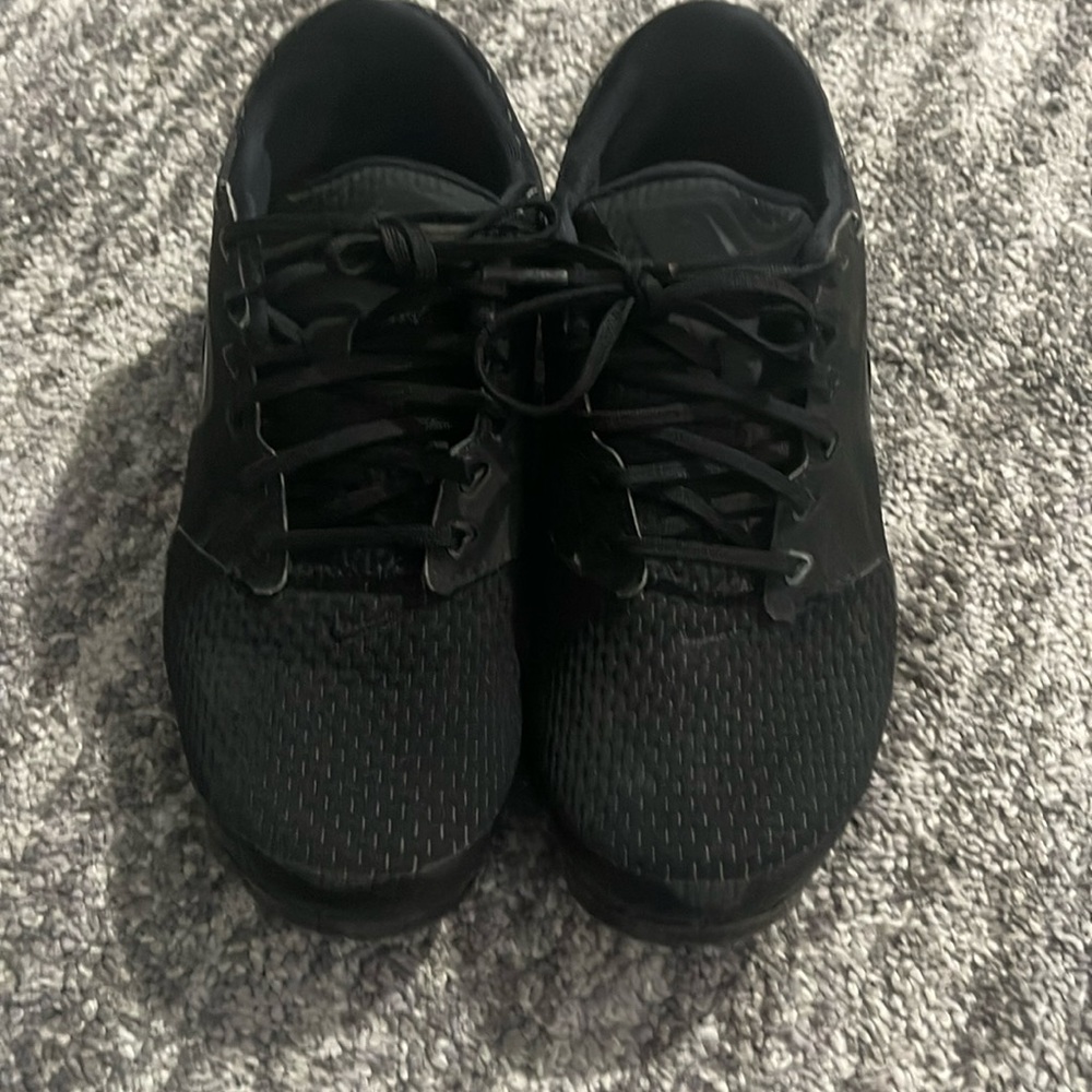 All black Nike Vapor Max size big kids or size 8 women’s.